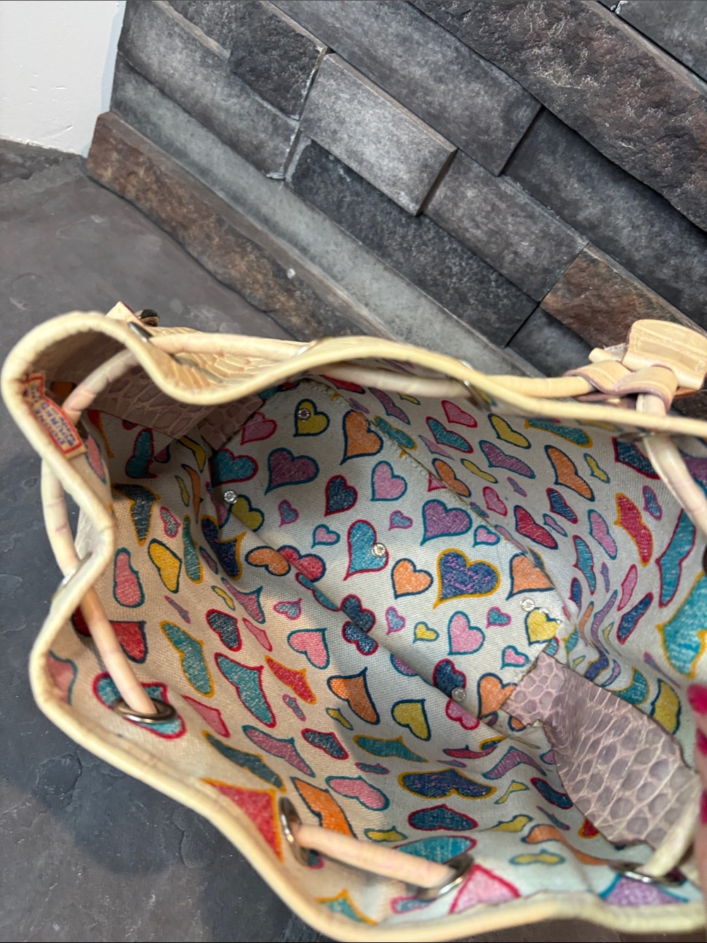 Dooney & Bourke Cream and Lilac Ombré Croc-Embossed Bucket Bag USA Vintage - Picture 4 of 13